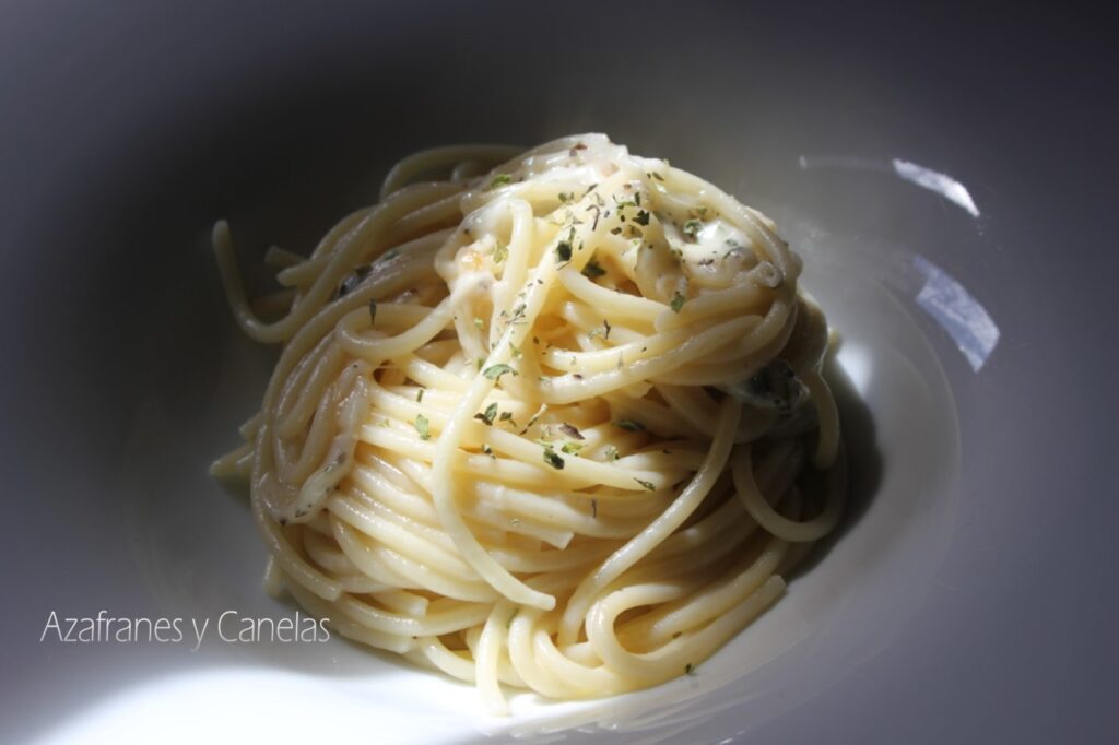 espaguetis con mozzarella