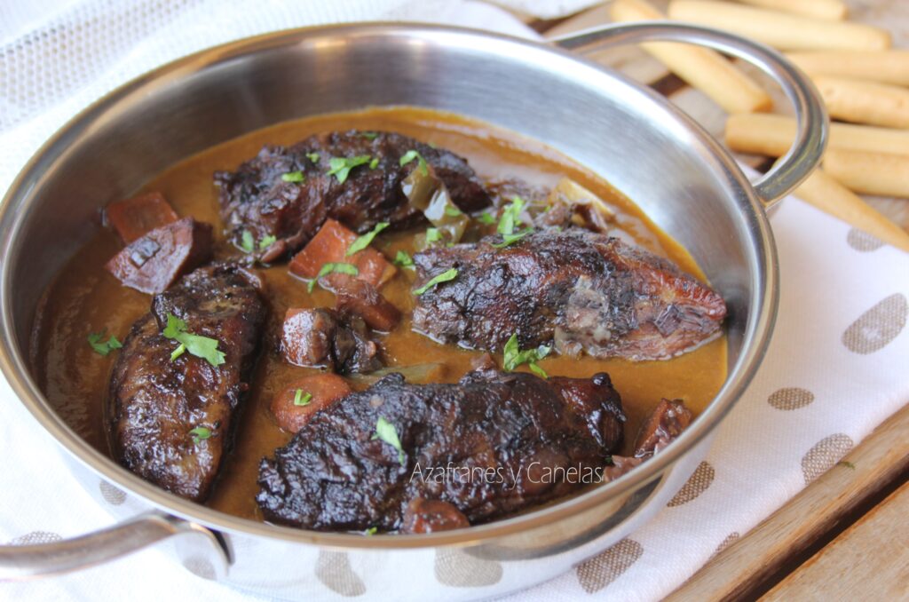 carrilleras en salsa, en olla lenta y olla rápida